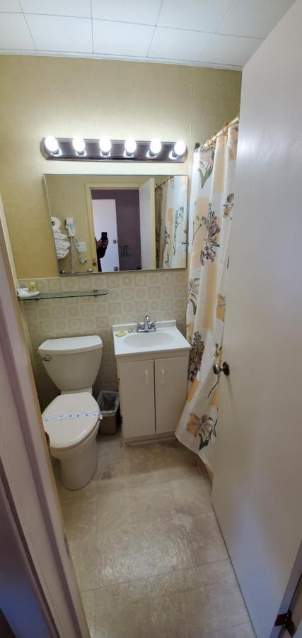 Pinewood Inn Barrys Bay Ngoại thất bức ảnh