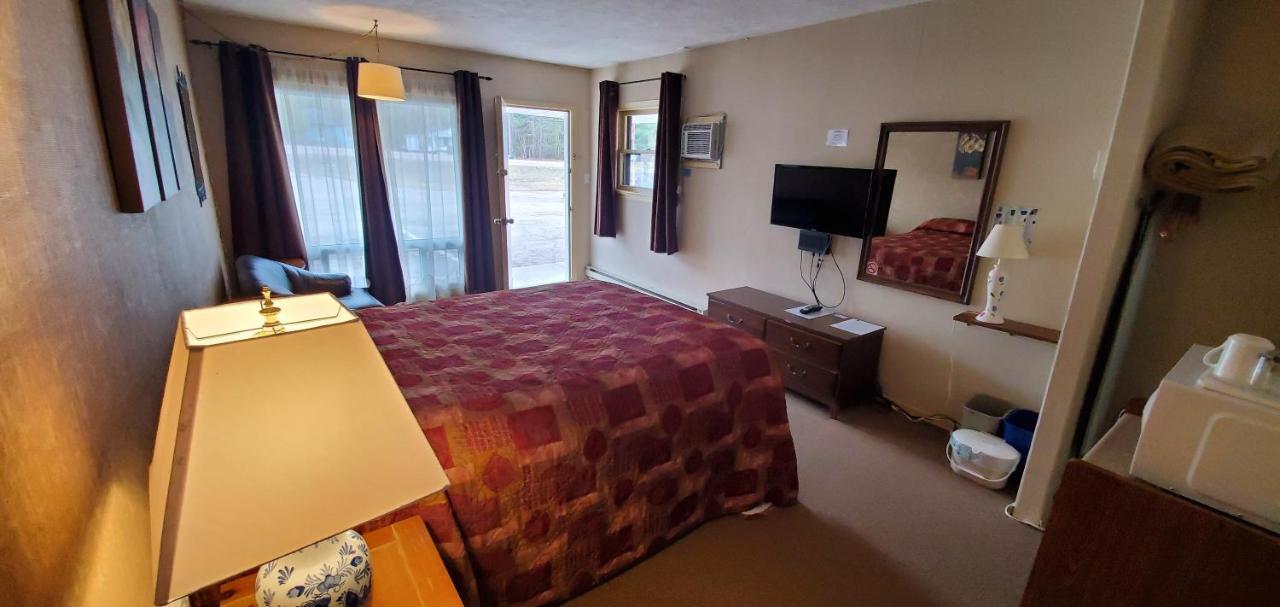 Pinewood Inn Barrys Bay Ngoại thất bức ảnh
